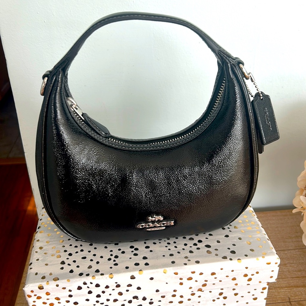 Small black coach bag, NWT perfect condition.